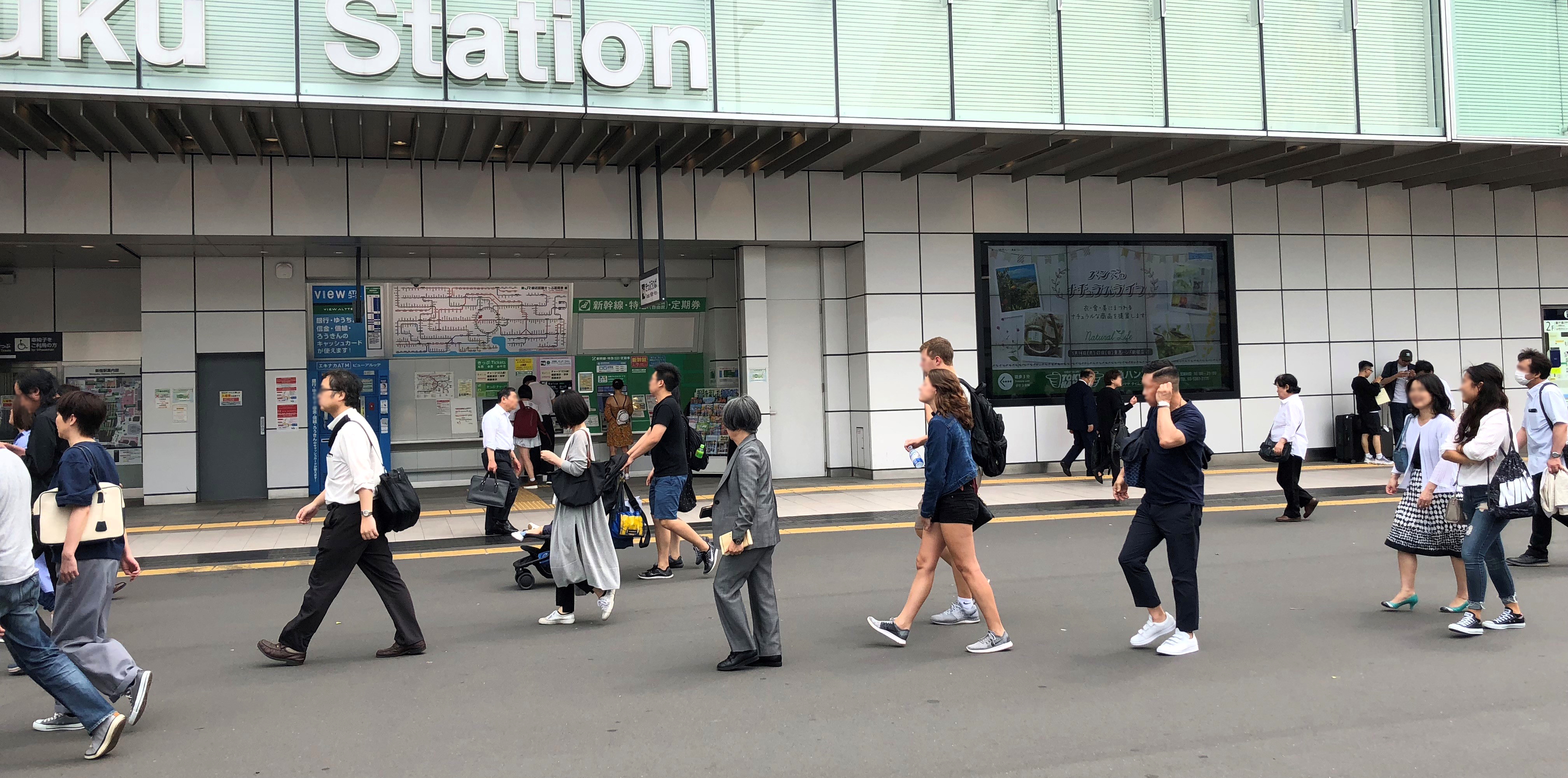 「街」のデジタルサイネージ（新宿編）05_新宿駅