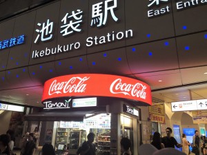 「街」のデジタルサイネージ（池袋編）09_西武池袋駅東口ビジョン