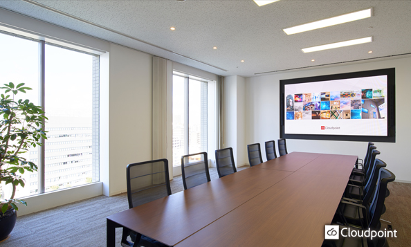 大会議室に合わせた大画面LEDビジョン導入による、会議進行の円滑化