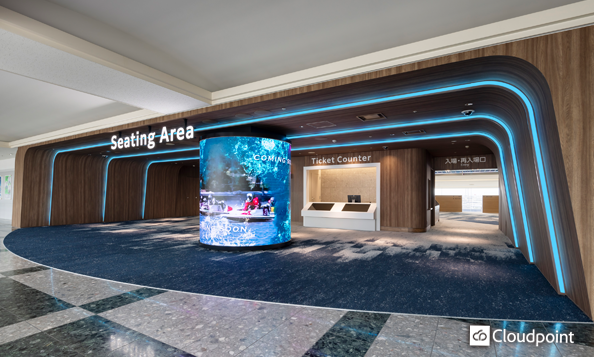 シンボリックな円柱型LEDビジョンと映像演出で来場者の高揚を醸成<br>入場ゲートからホワイエまで一体感あふれる空間デザイン